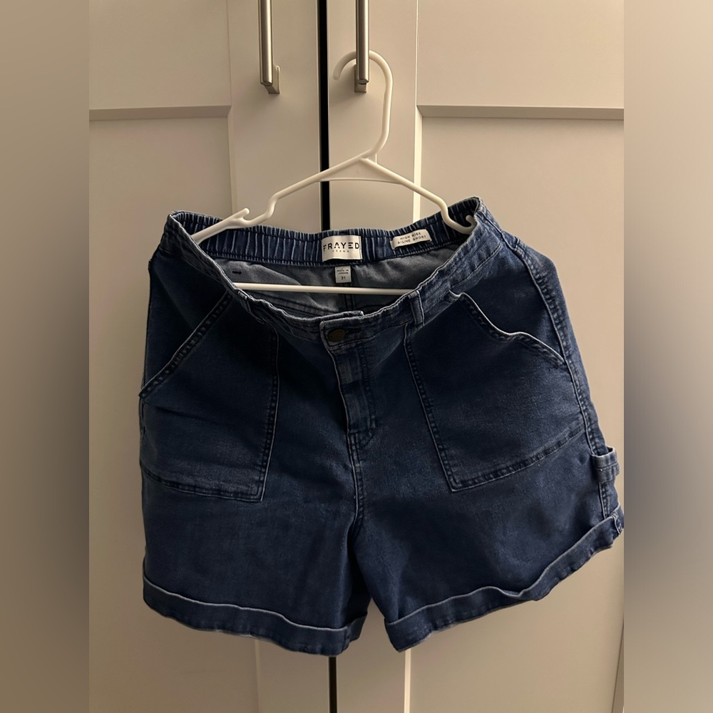 Frayed Jeans Women’s Denim Frayed Mid-rise Shorts Size 13/31